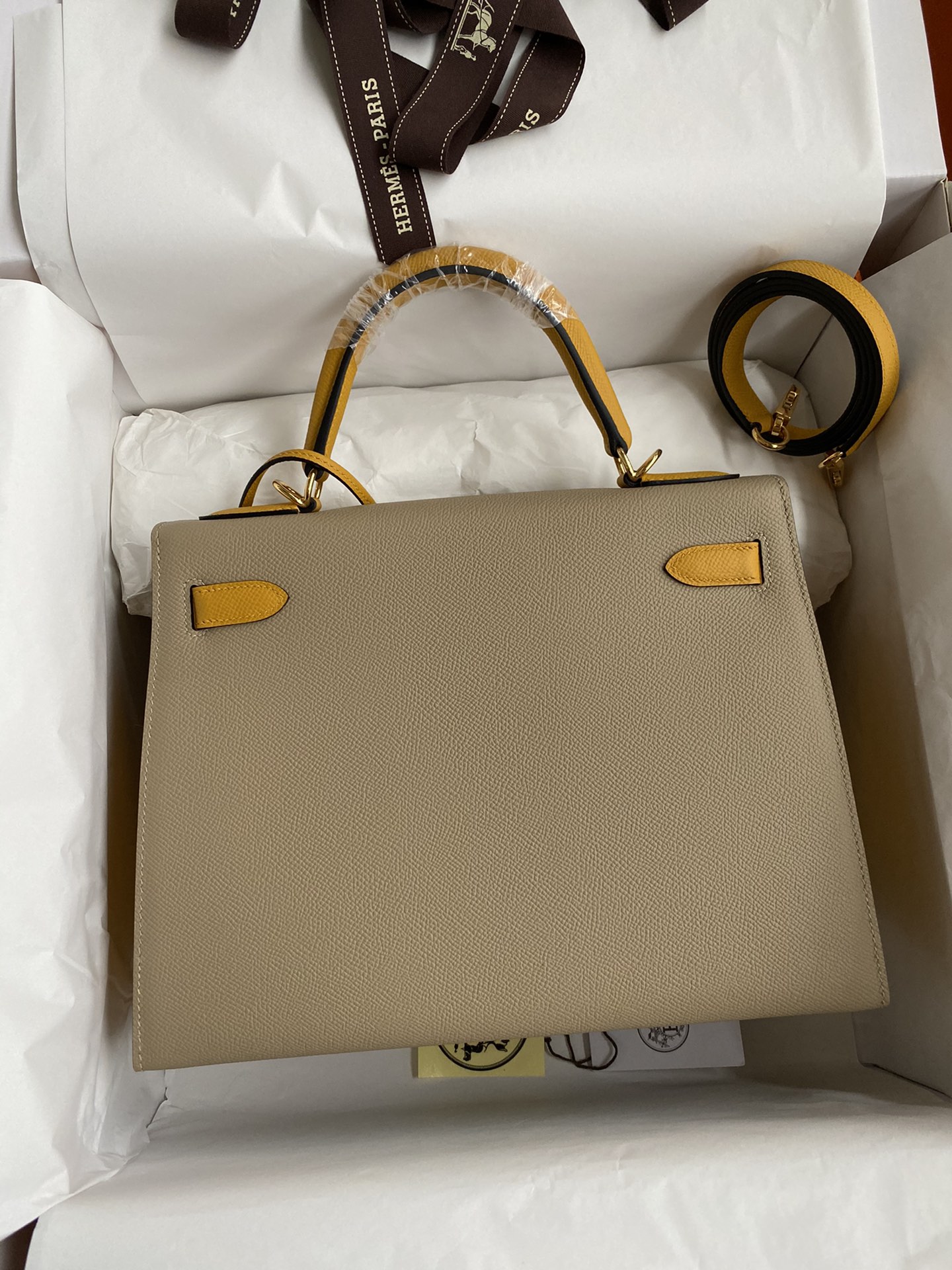 Hermes Kelly 28cm Handbag Shoulder Bag in Trench Yellow Amber Epsom Leather